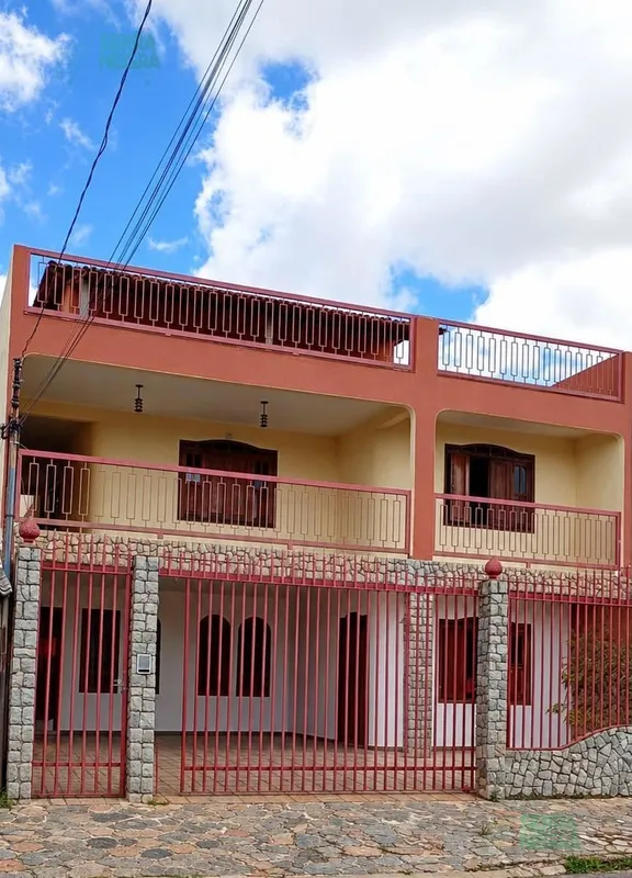 Excelente casa localizada no Centro de Ceilândia, em uma das regiões mais privil...