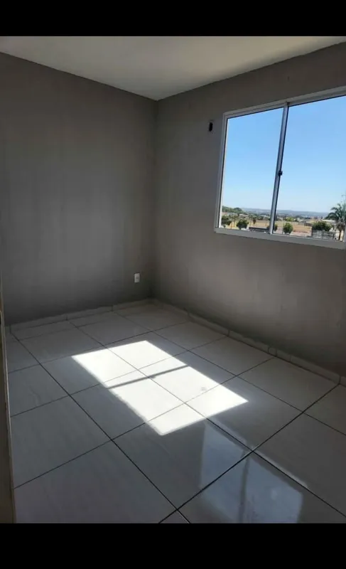 Apartamento de 42 m2 Torre 13. no quarto andar. Uma vaga de garage, estão constr...