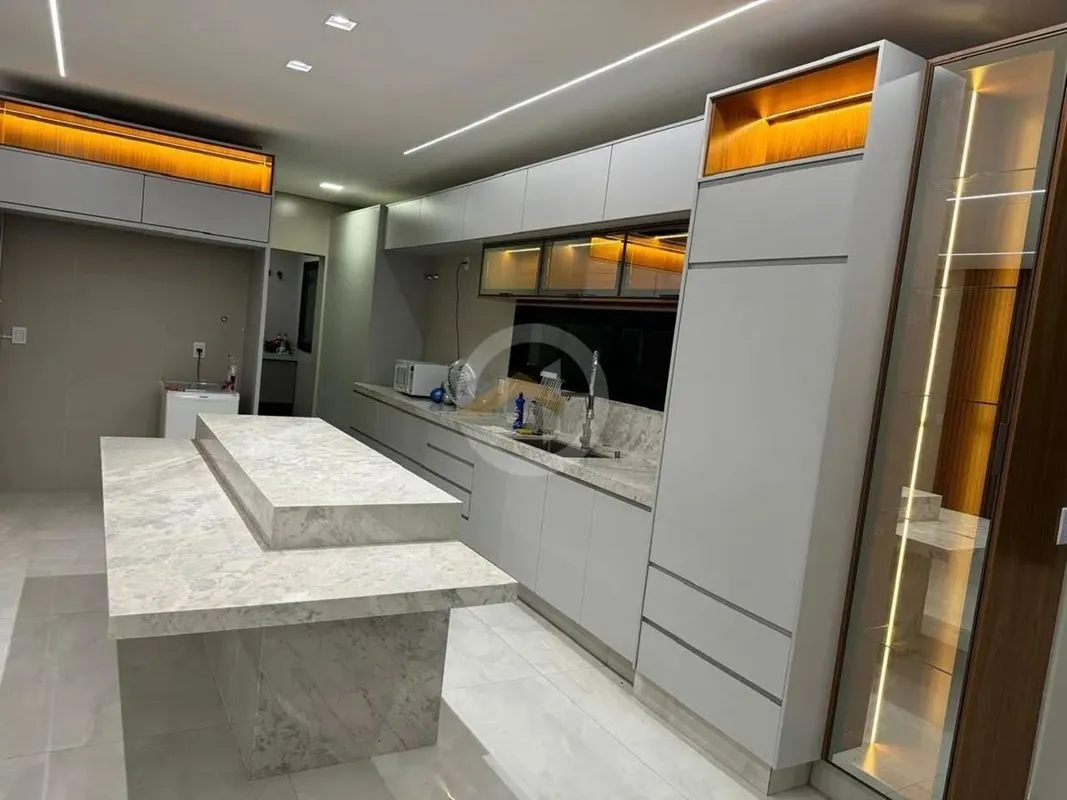 Sobrado Alto Padrão | 464m² | 3 Suítes | Piscina Aquecida | Vista PrivilegiadaUm...
