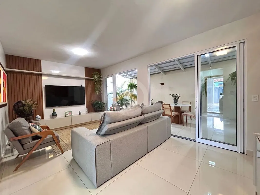 Casa a venda no Jardim Planalto de 4 quartos , sendo 3 suites proximo da avenida...