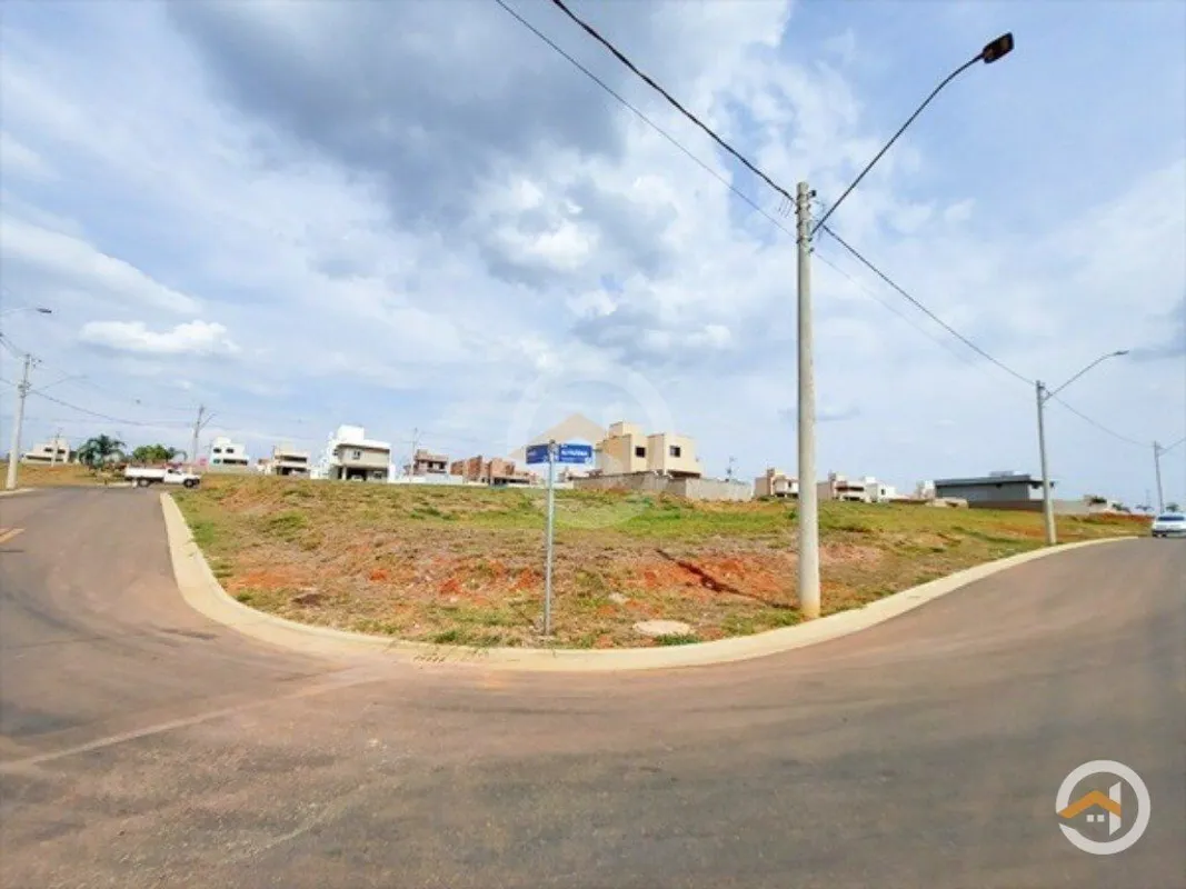 Lote de esquina com 449,73m² no Jardins CapriSão 11,42m de frente e 25,00m de la...