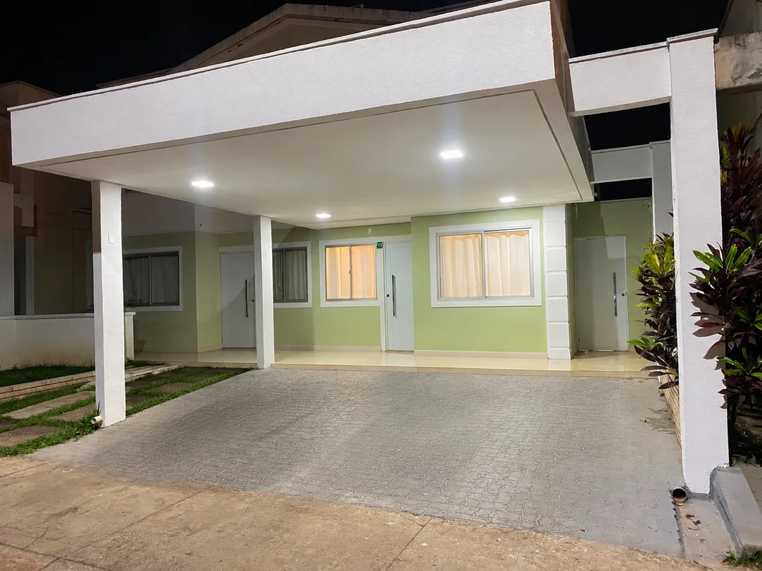Vendo casa de 3 quartos reformadíssima, uma das mais lindas do bairro, composta ...