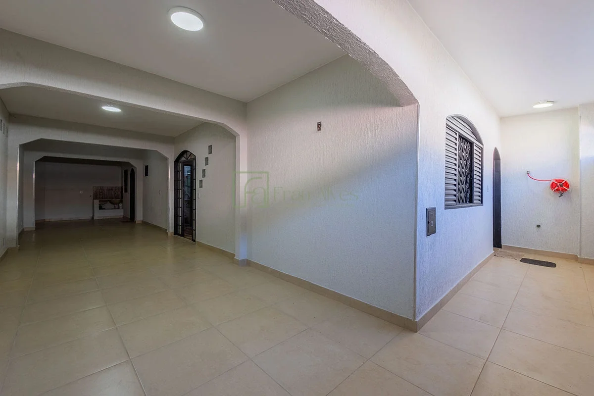 CASA 3 PAVIMENTOS -5 QUARTOS, 2 SUÍTES, 307,50 M², ACEITA FINANCIAMENTO BANCÁRIO...