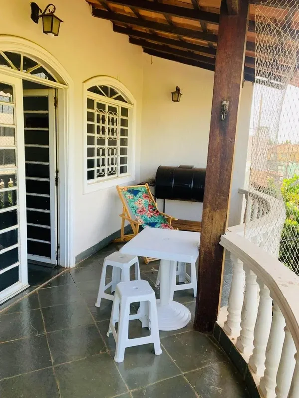 Casa de andar à venda na QI 8 Conjunto R, no coração de Guará/DF. Com 3 andares,...