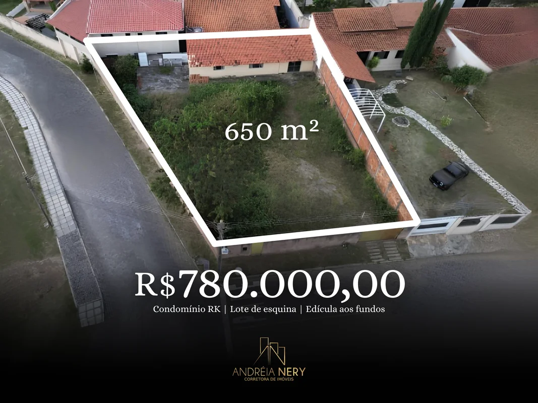 OPORTUNIDADE NO CONDOMÍNIO RK – LOTE DE ESQUINA 626m²Se você busca espaço, segur...