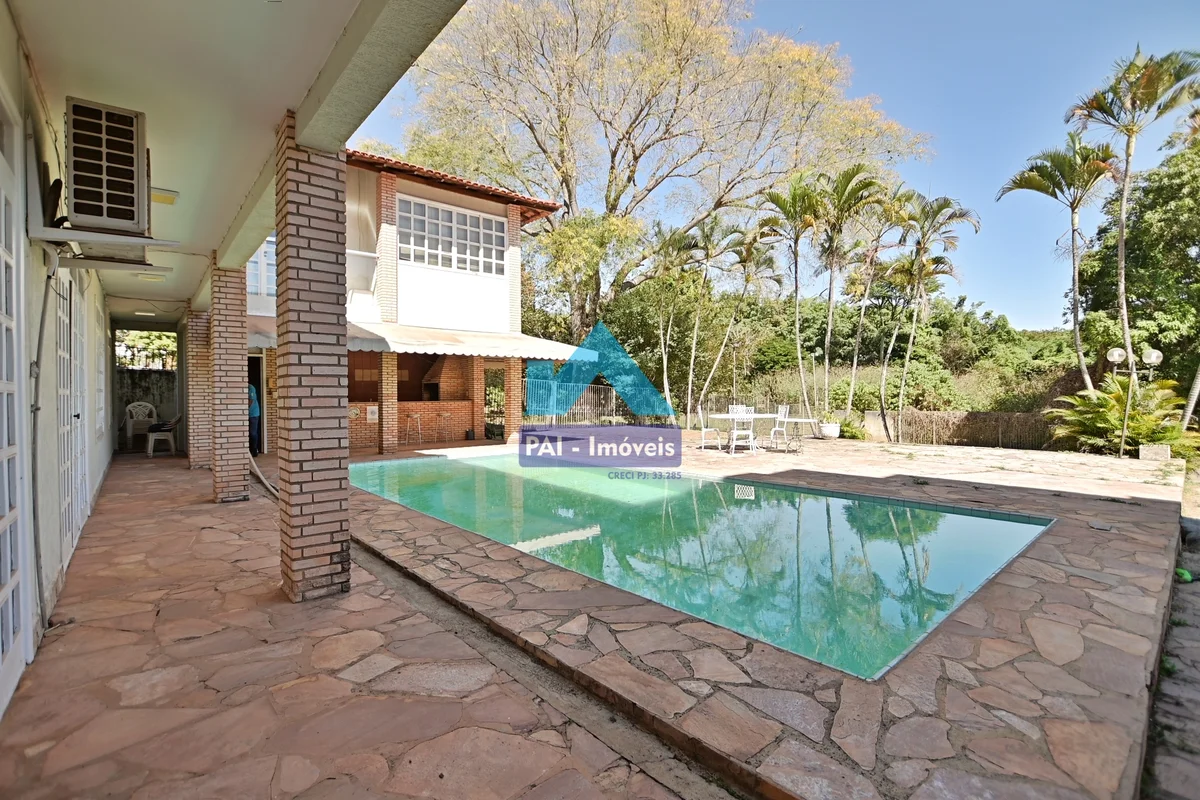 Apresente-se ao conforto e praticidade de morar em uma BELA CASA MOBILIADA PRONT...