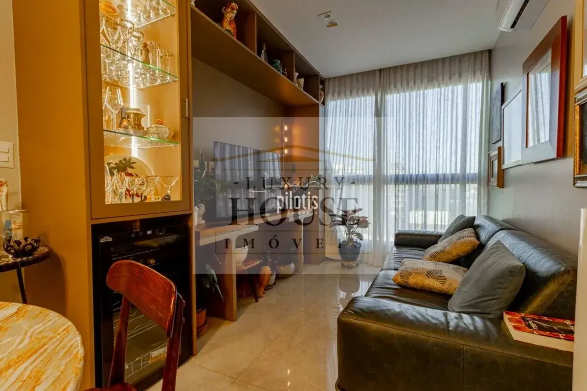 Imagine morar em um apartamento confortável e bem localizado na CRNW 503 Bloco A...