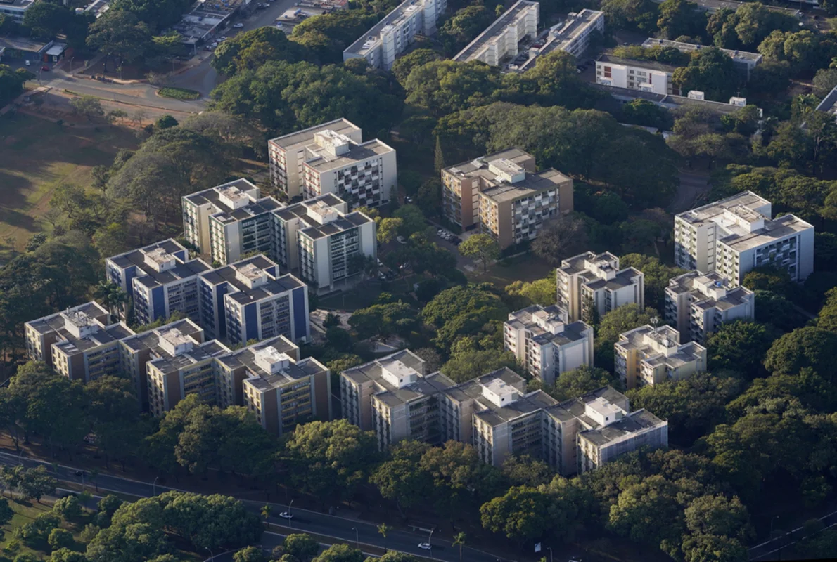 Descubra um excelente apartamento na SQS 207 Bloco H, na ASA SUL, Brasília. Com ...