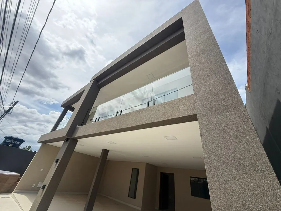  OPORTUNIDADE: ESPAÇO E CONFORTO PARA SUA FAMÍLIA! Localização Privilegiada Casa...
