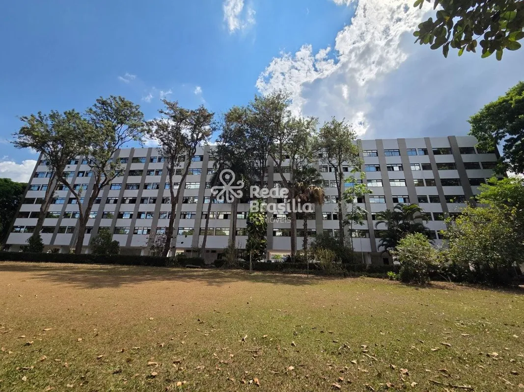 SQN 314 BLOCO I APT 404 DESTAQUES: Apartamento nascente, iluminado e arejado, co...