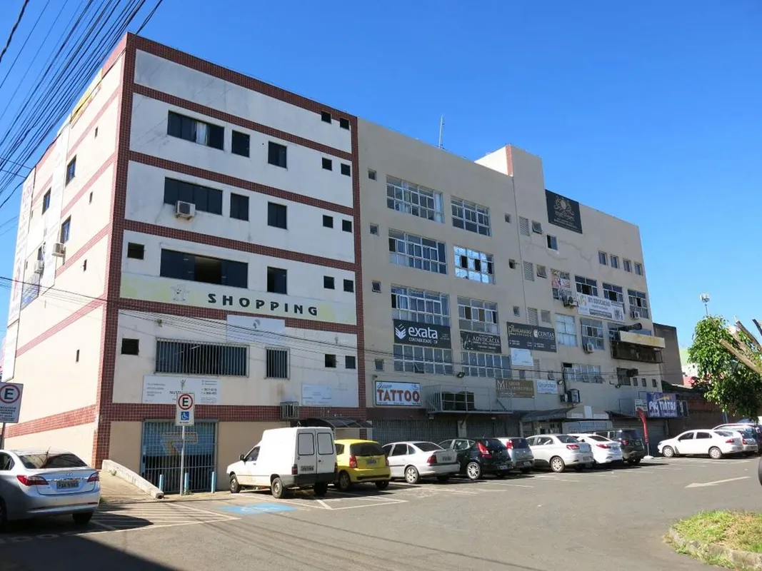 Oportunidade,- Espaço diversificado divido em múltiplos ambientes;- 2 Banheiros ...