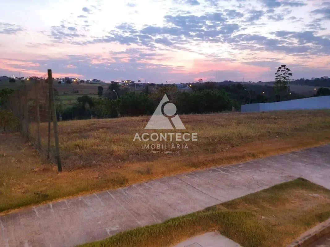 Lote composto por excelente área para construção, totalmente legalizado e inseri...