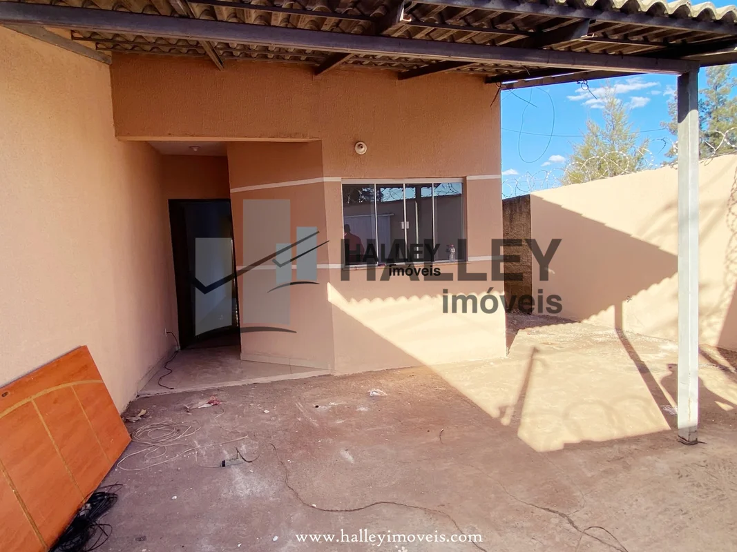 Vendo casa 2 quartos reformada, pintura nova, terreno de 150m2, Qd-189, no Parqu...