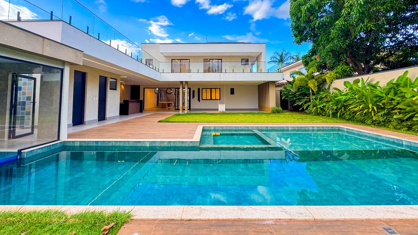 CASA NOVA DE ALTO PADRÃO | 800m² DE LOTEUma residência exclusiva, com 600m² de á...