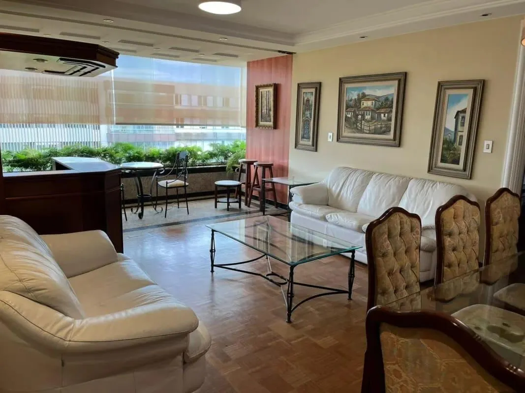 Localizado em uma das áreas mais privilegiadas de Brasília, este apartamento na ...