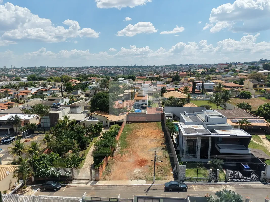 A Direct Prime vende lote de 800 m² em condomínio fechado na Rua 8 de Vicente Pi...