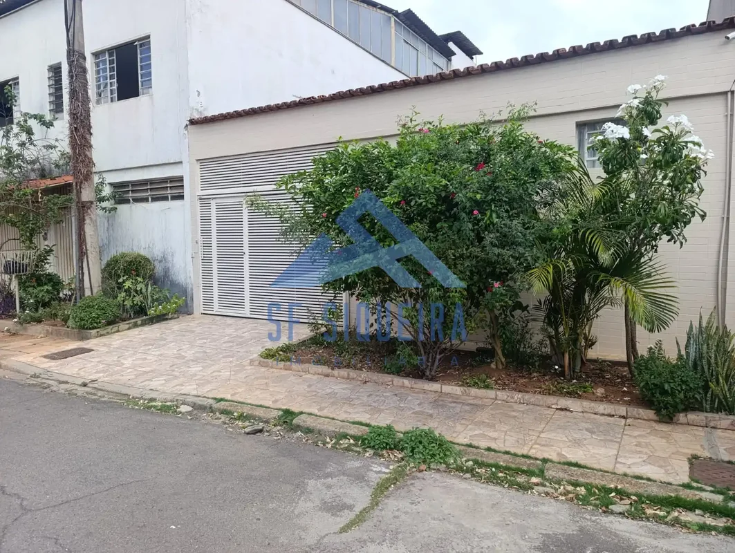 - S. F. SIQUEIRA VENDE IMÓVEL COMPOSTO DE:- LOTE DE 170,00m², COM ÁREA CONSTRUÍD...