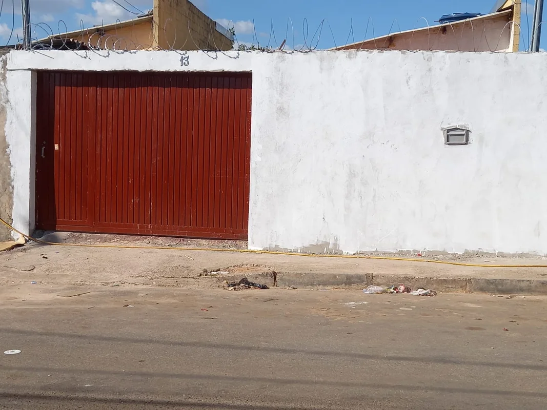 VENDO-SE 2 casas no mesmo Terreno - Riacho Fundo II – R$ 200.000,00 QN 12C Conju...