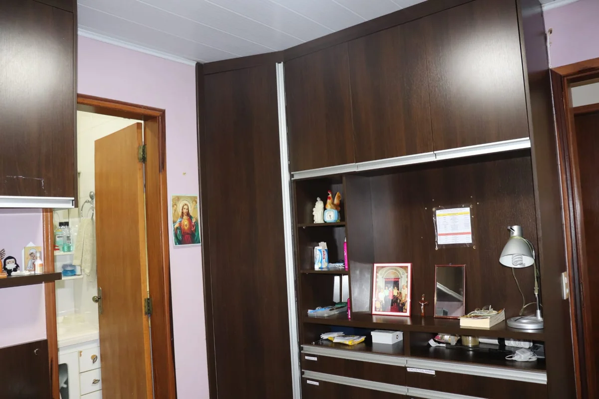 sala.3 quartos sendo um suite, cozinha com armarios, area servico, garagem, piso...