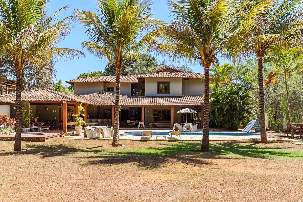 Casa de 700 m2, totalmente mobiliada ( no caso de locação ), implementada em um ...