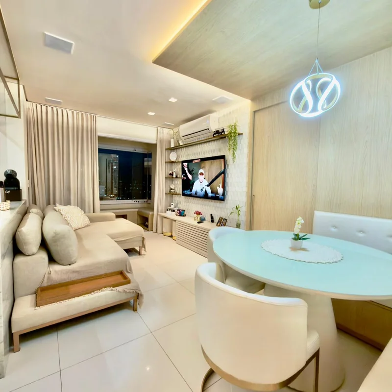 Conheça este amplo apartamento localizado na Rua T 28, no SETOR BUENO, Goiânia-G...