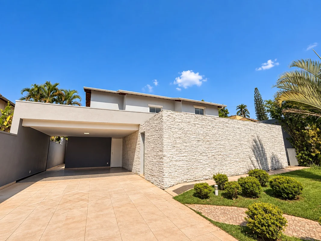 **Casa na SHIS QL 2, Lago Sul**Localizada em lote nascente e com acesso rápido a...