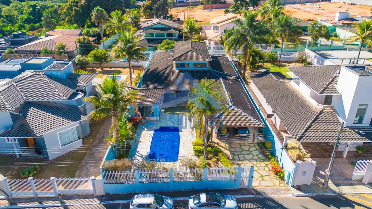 S. F. SIQUEIRA IMOBILIÁRIA VENDE CASA EM CONDOMÍNIO NA RUA DO JÓQUEI:O imóvel é ...