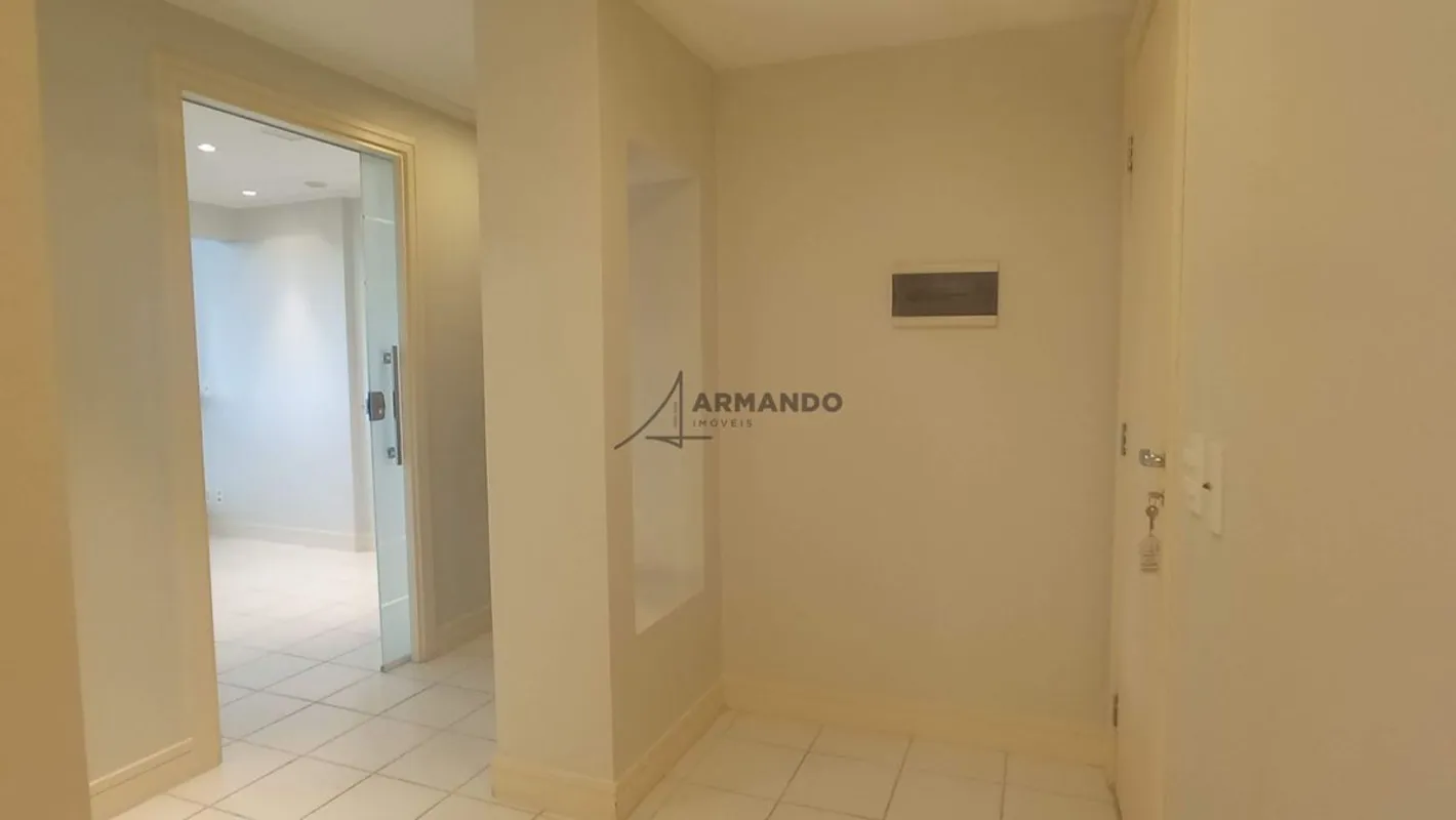 Excelente sala comercial de 38m² de área útil aproximadamente. Localizada no 3º ...