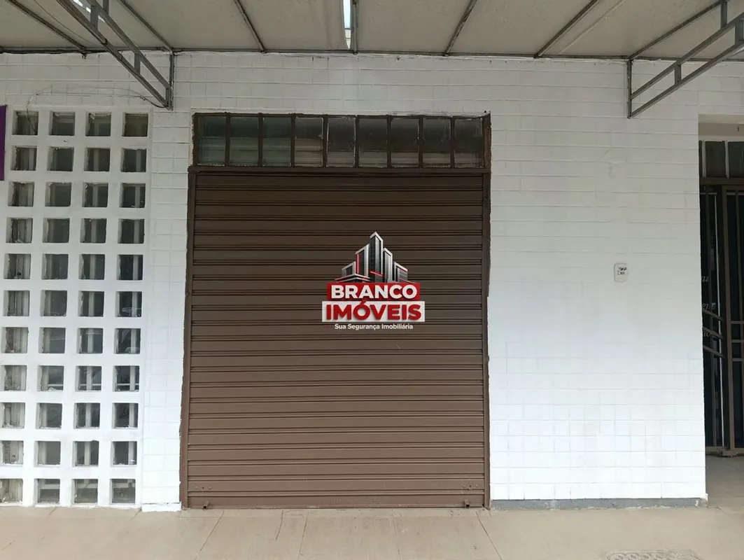 Branco Imóveis - Aluga excelente loja REFORMADA em QE 40 CONJUNTO I LOTE 08, o i...