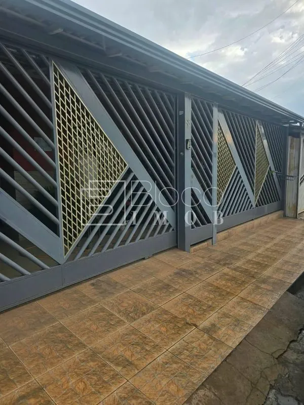 VENDOCasa com 3 quartos, sendo 1 suíte na Quadra 405 do Recanto das EmasCasa com...