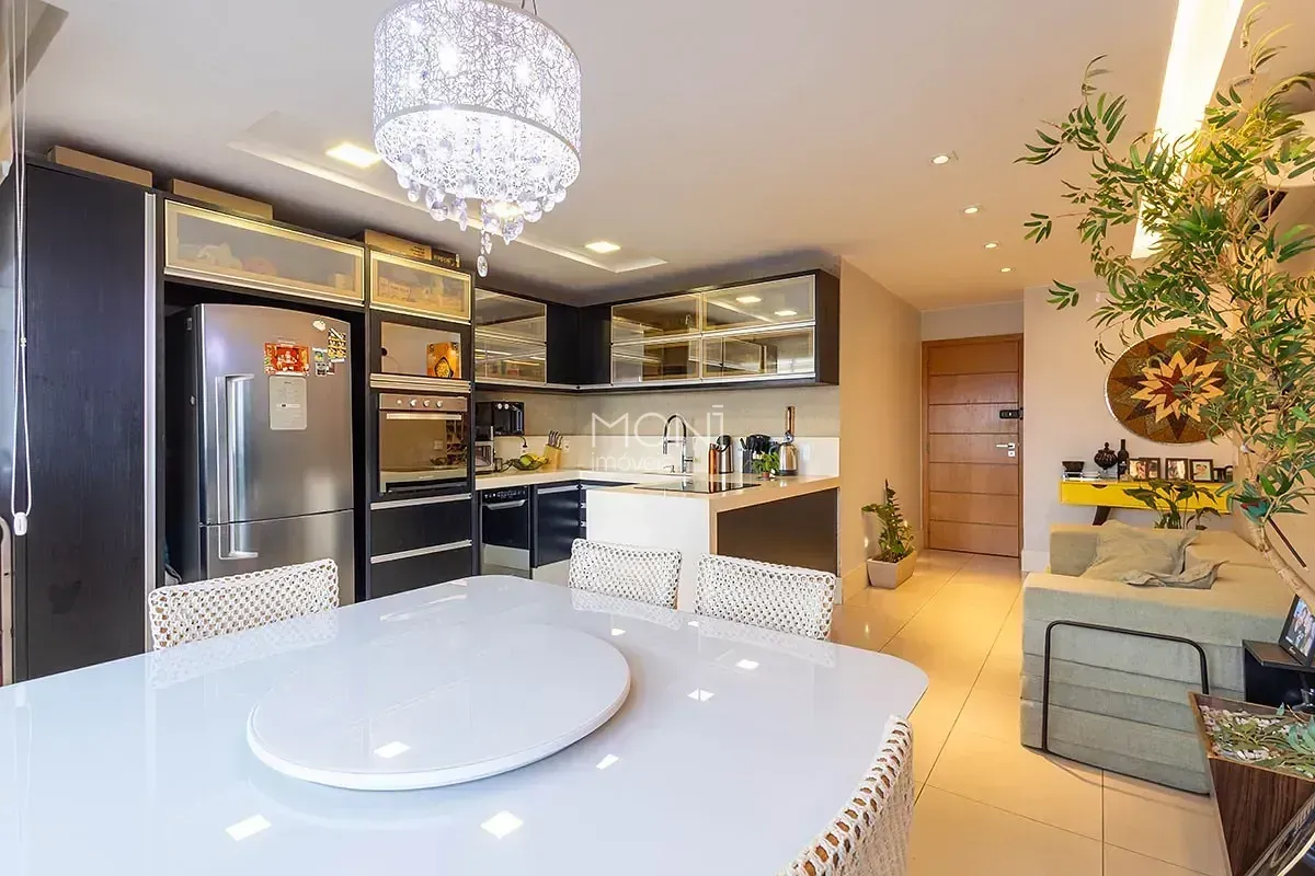 Um apartamento que impressiona pela amplitude dos ambientes, elegância e excelen...