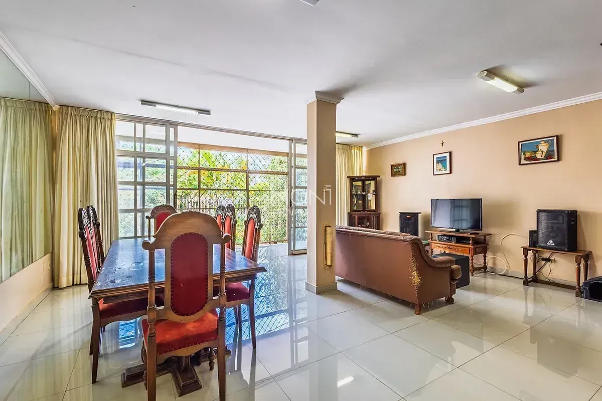 Casa reformada nascente com vaga de garagem na SHIGS 707 - Asa Sul - 969726ACEIT...