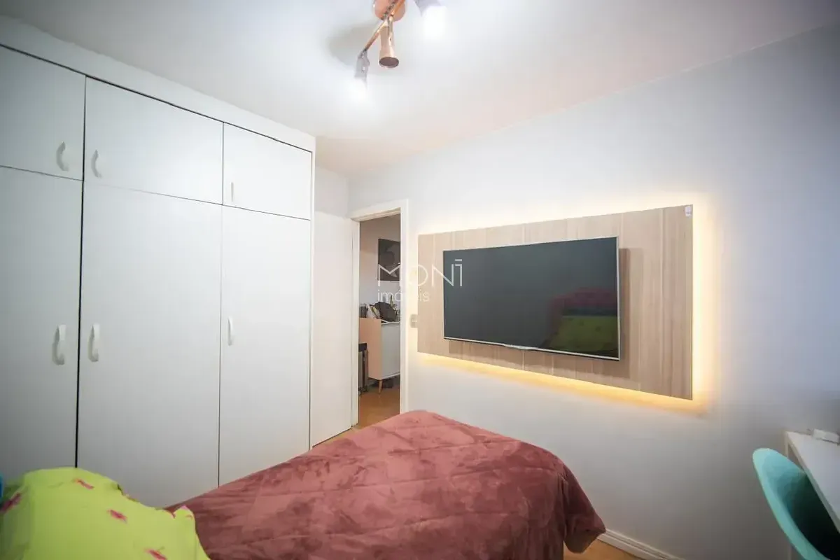 Apartamento Reformado de 02 Quartos à Venda na SHCES 301Localização:Situado em r...