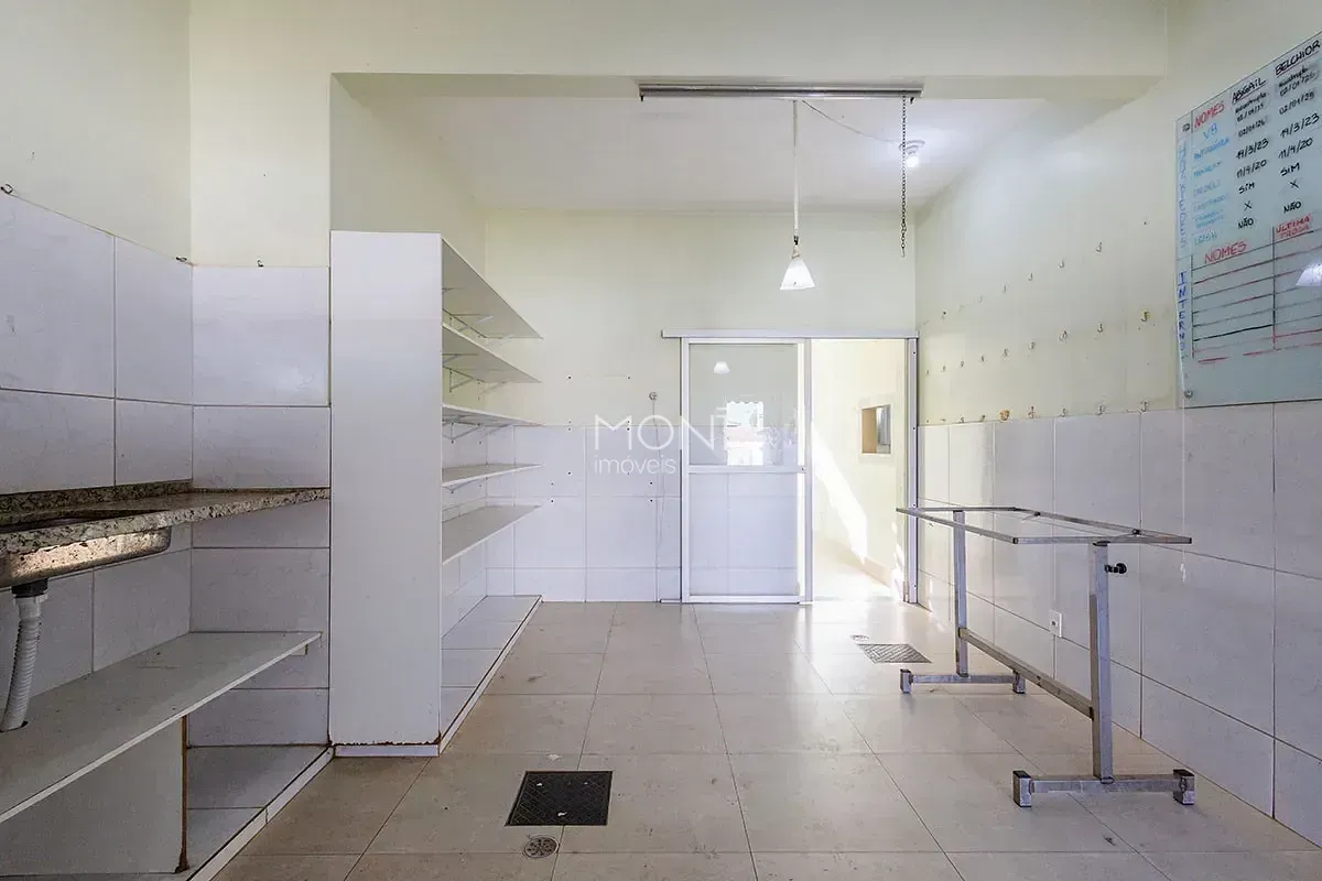 OPORTUNIDADE NO SETOR HÍPICO BRASÍLIA/DFClínica veterinária com 500 m² de área p...