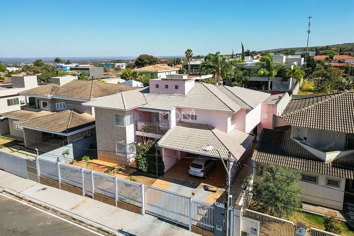Oportunidade casa 3 quartos sendo 2 suítes e 4 vagas de garagem + LazerCasa em e...