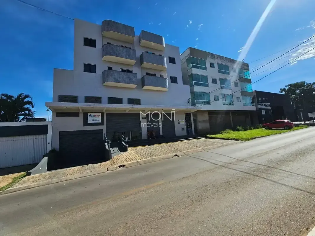 Loja comercial com salas divididas , banheiros, copa e escritório Rua 01 Vicente...