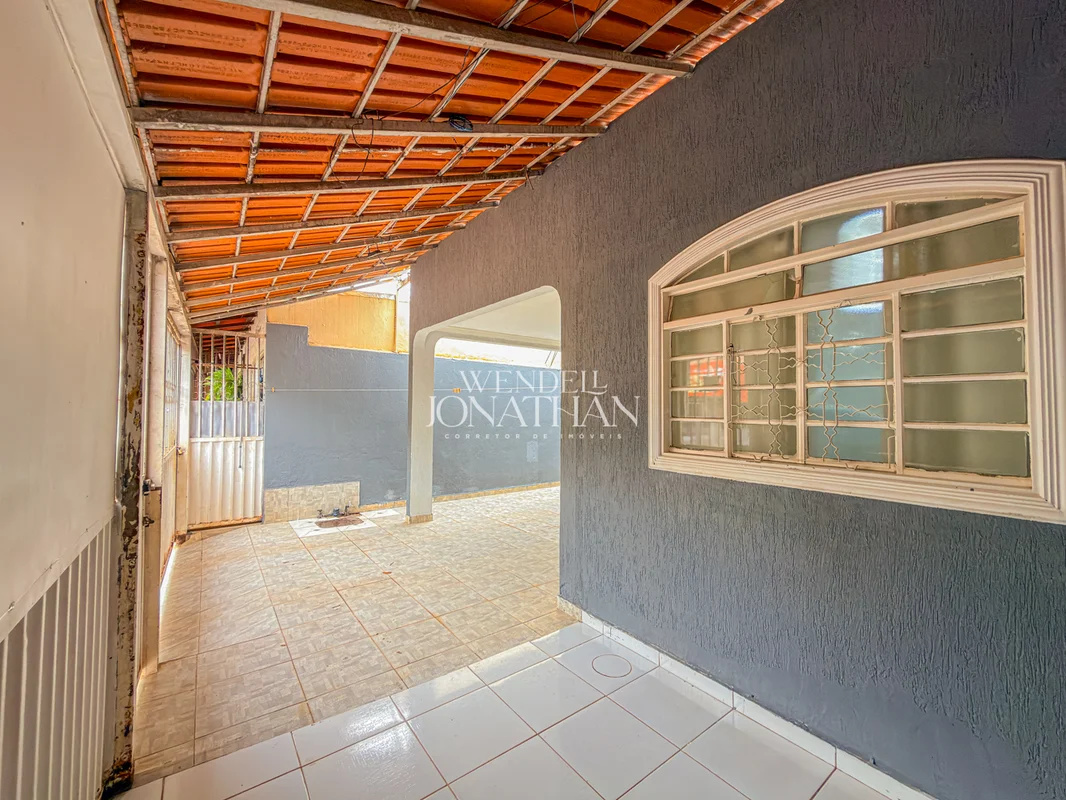 CASA DE 03 QUARTOS NA QC 04 – RIACHO FUNDO 2DETALHES DO IMÓVEL:• Casa toda na la...
