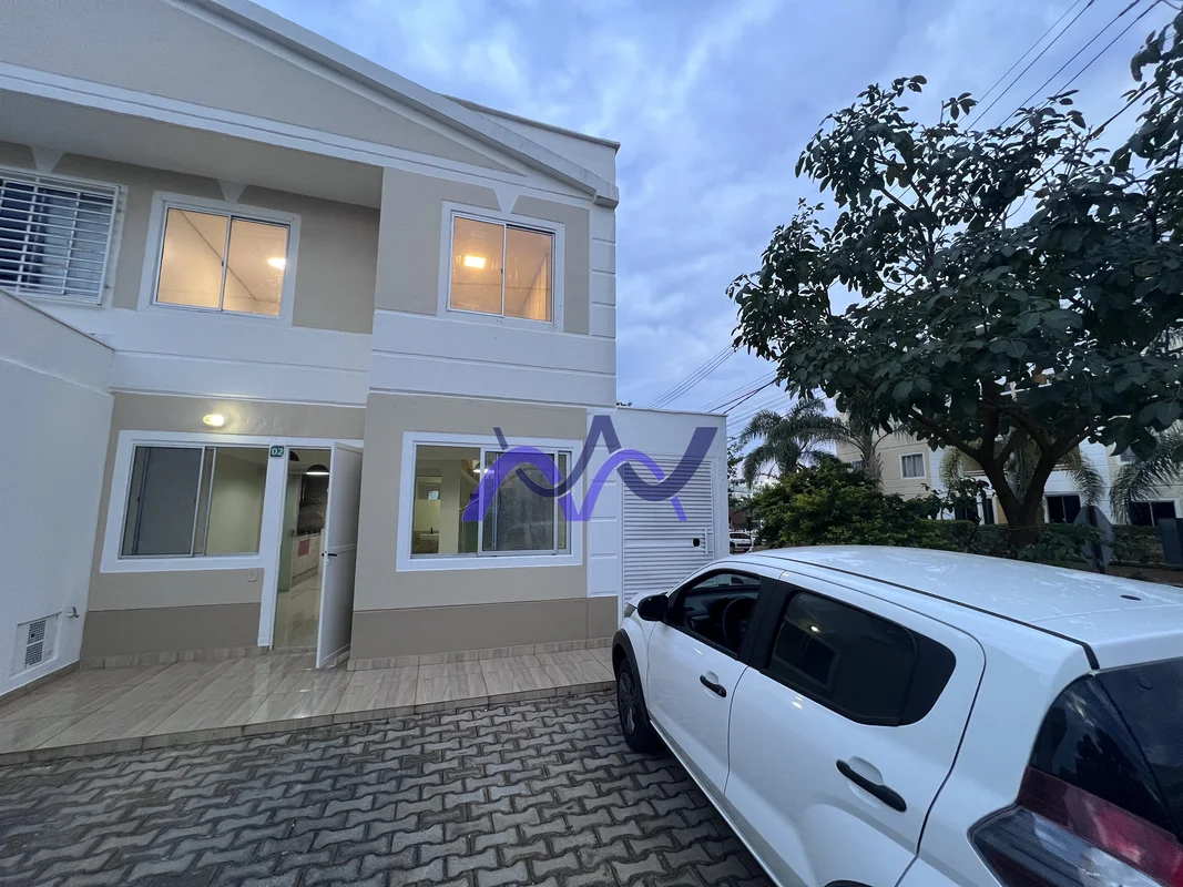 EXCELENTE OPORTUNIDADECASA COMPLETA DE ARMÁRIOSCASA DE ESQUINAPISO EM PORCELANAT...