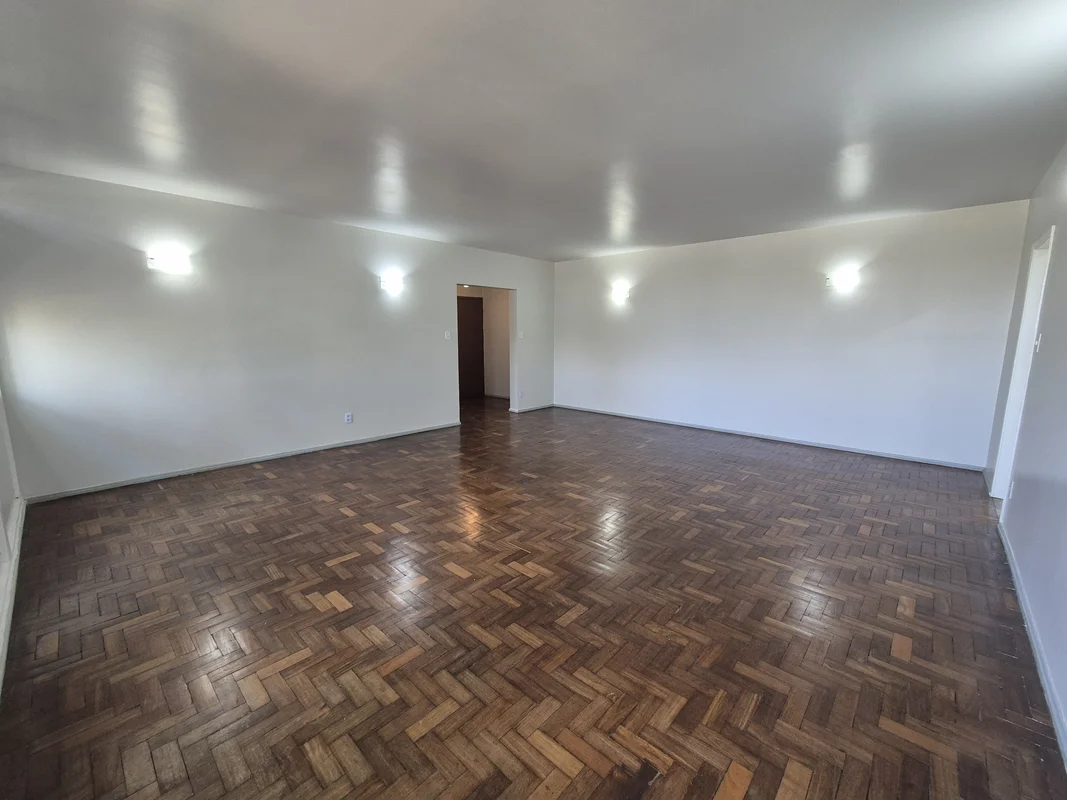 Descubra um apartamento bem localizado na SQS 109 Bloco A, ASA Sul, Brasília, DF...