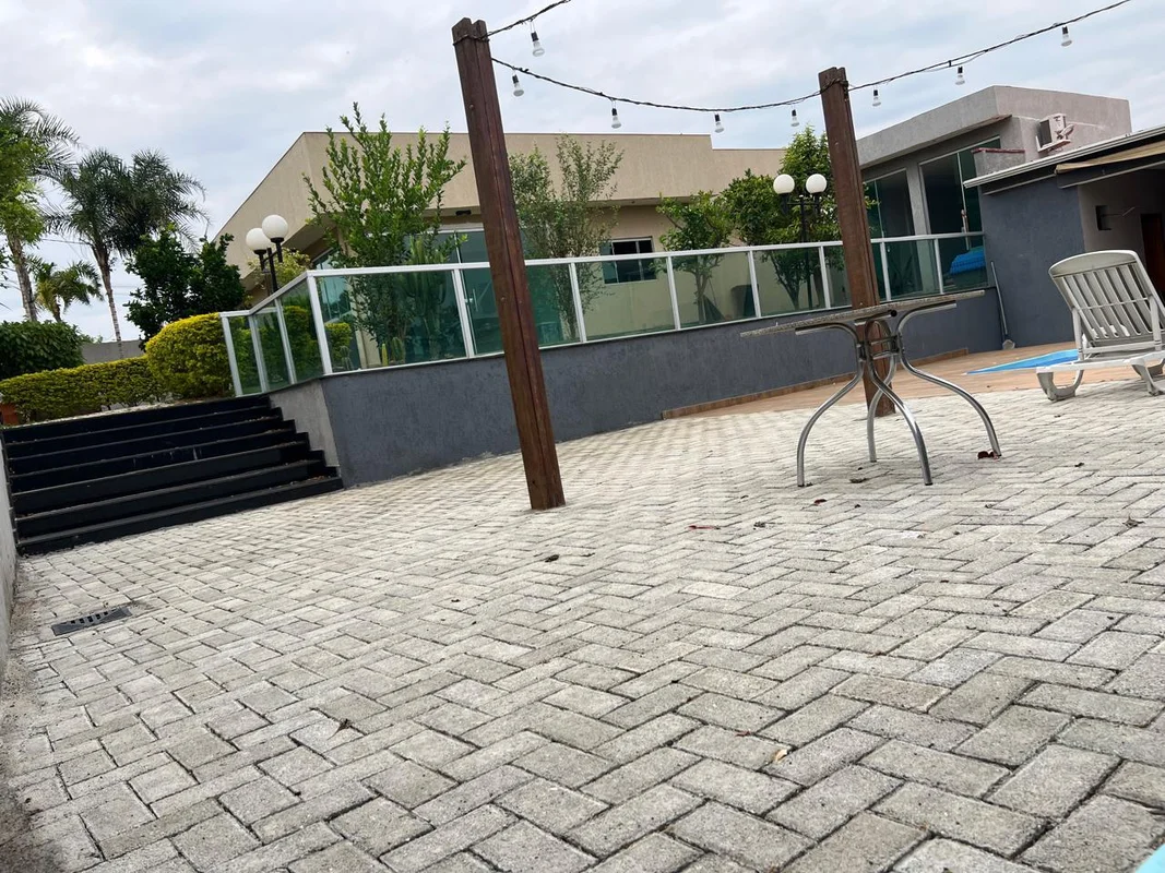 Linda casa em condomínio fechado — conforto, elegância e lazer completoEm um amp...