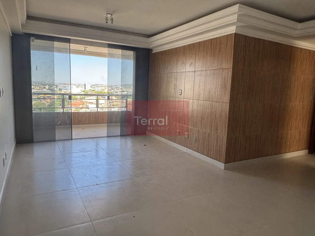 Apartamento três quartos no Setor Aeroporto. Sacada, vista livre, quartos grande...