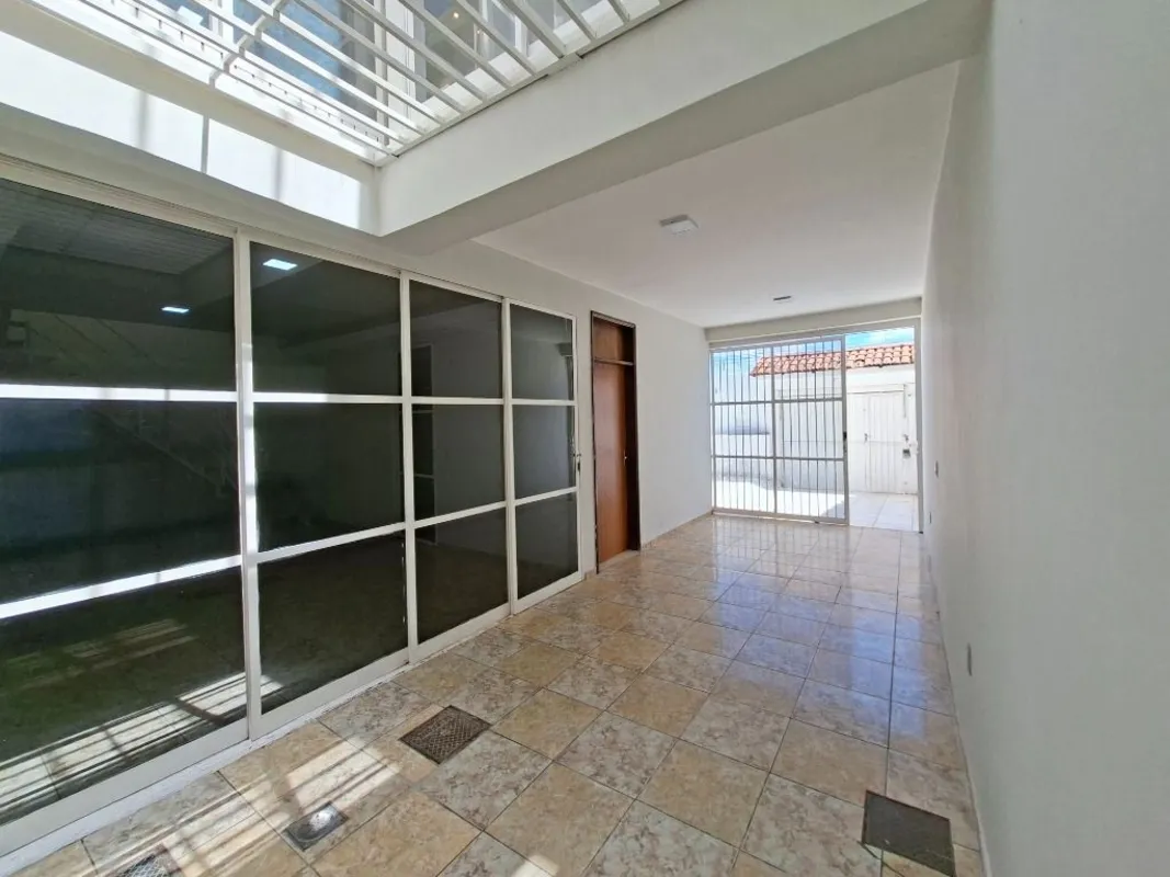 QUADRA 32 - SETOR OESTE, GAMA Imagine morar em uma casa imponente e espaçosa, co...