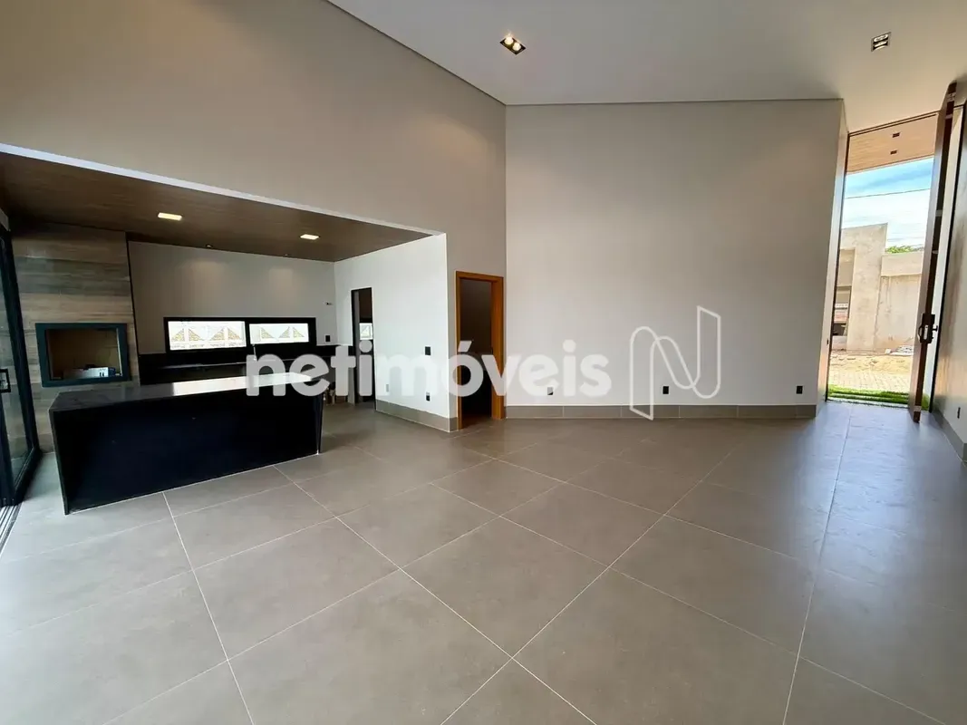 CASA ALTO PADRAO EM ARNIQUEIRA, COMPACTA, MODERNA, E EXCLUSIVA. Excelente casa m...