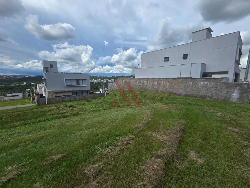 COD: 1263LOTE JARDINS PORTO - SENADOR CANEDO - 317m²- Murado em uma das laterais...