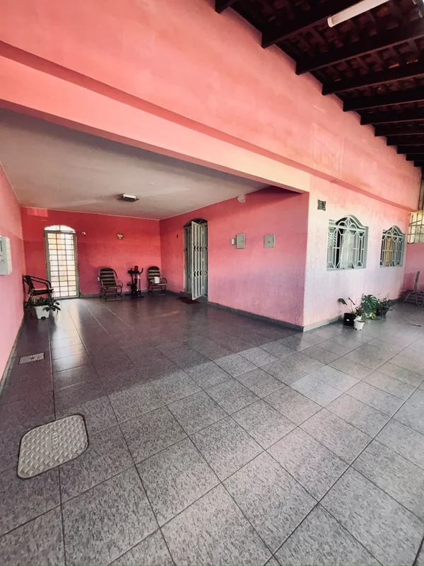 CASA 3 QUARTOS COM 2 SUÍTES | GARAGEM PARA 4 CARROS | CASA DOS FUNDOS | QNM 23Ca...