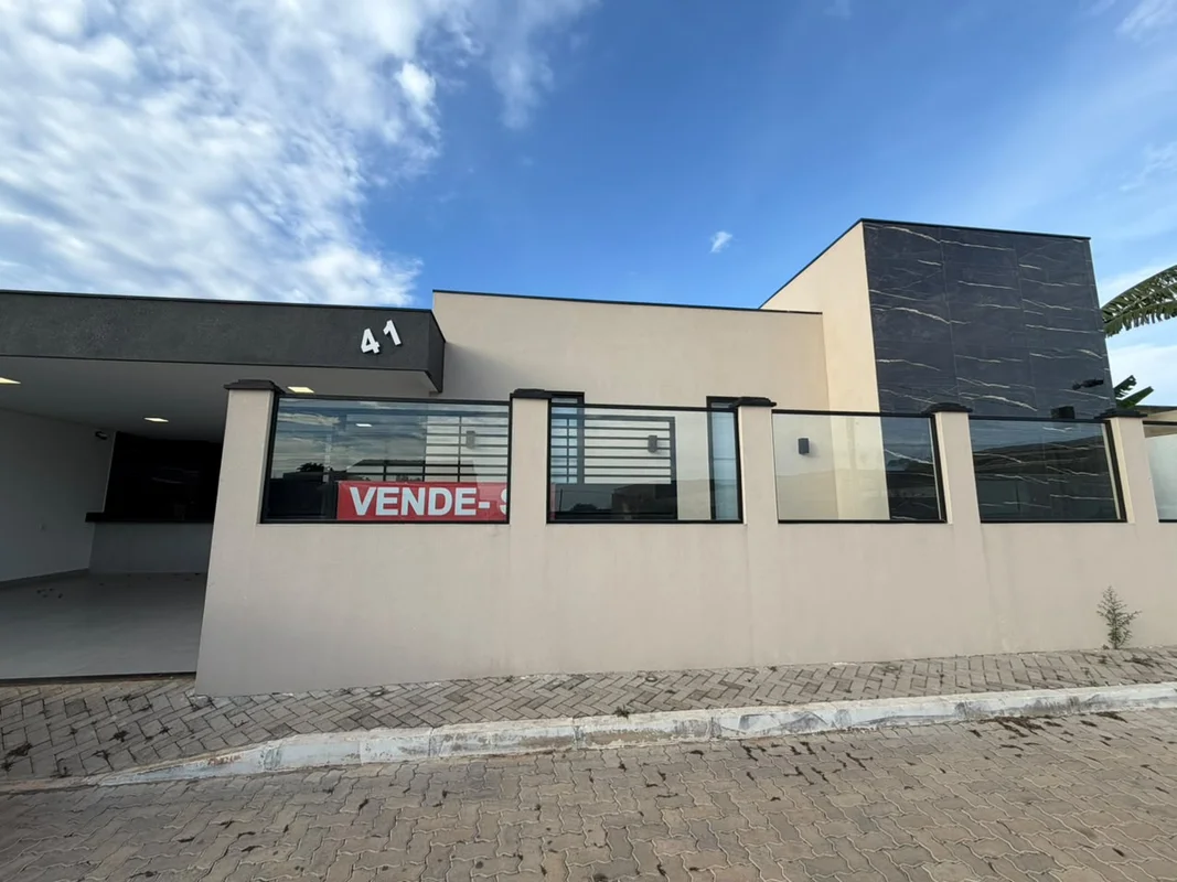 Casa ponte alta norteVC341Condomínio fechadoCasa composta por3 quartos, sendo um...