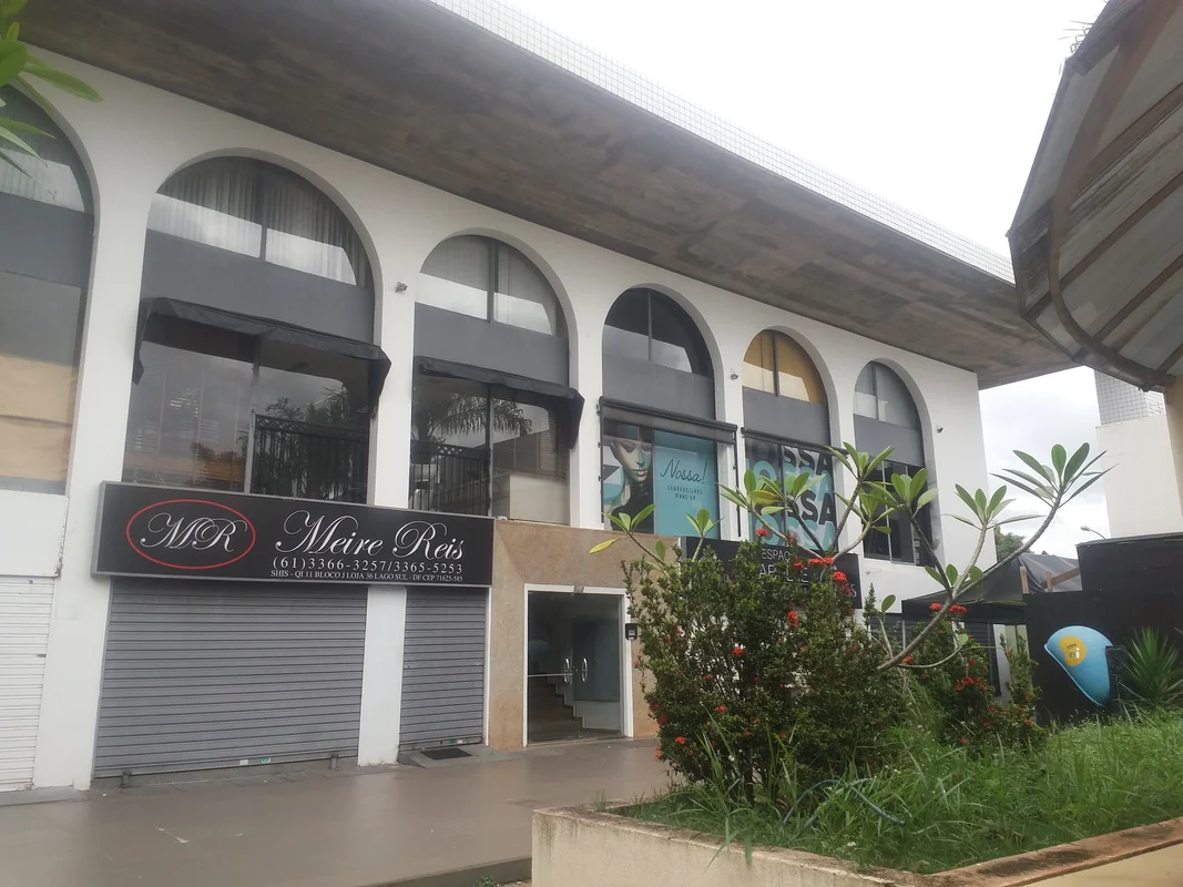 EXCELENTE LOCALIZAÇÃOOPORTUNIDADE NA QI 11 LAGO SUL - Sala padrão à venda no cor...