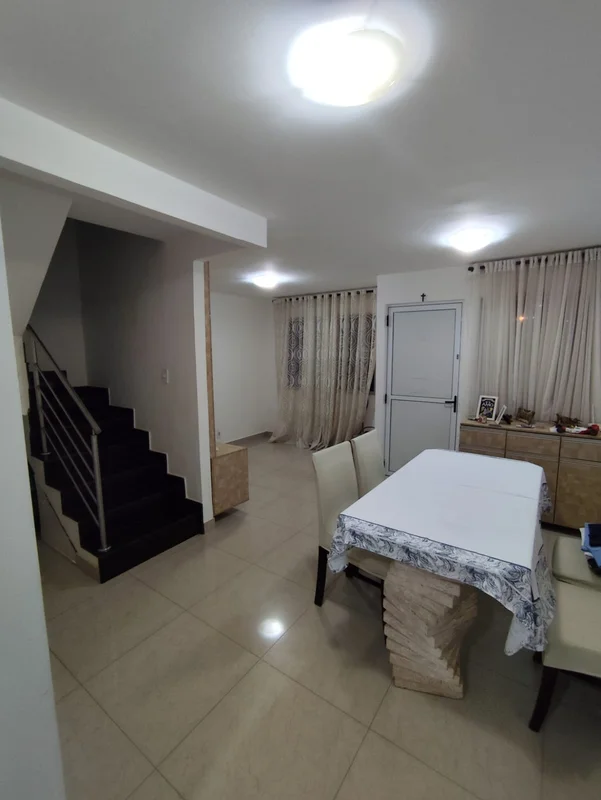 Casa confortável, bem distribuída e com ambientes planejados, ideal para quem bu...