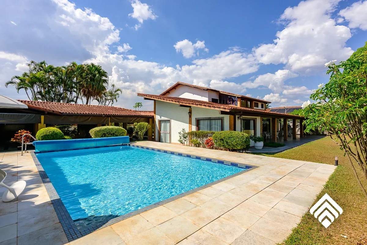 Belíssima casa em terreno de Ponta Seca na Qi 19 Lago SulExclusividade da Santia...