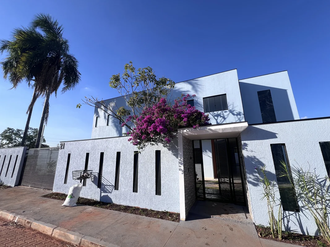 EXCELENTE OPORTUNIDADE DE MORAR EM UM DOS MELHORES CONDOMÍNIOS DA REGIÃO- CASA D...
